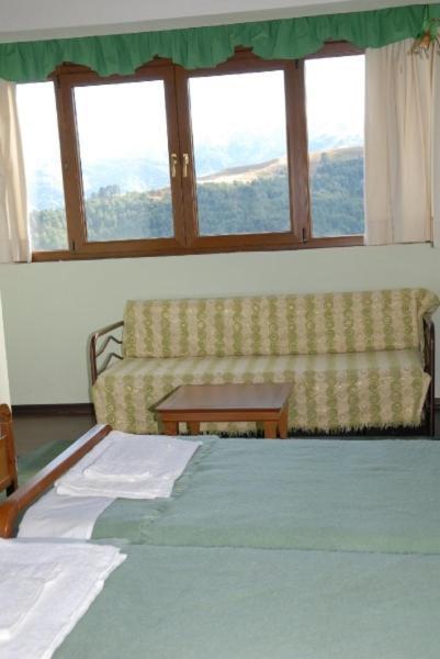Natasa Rooms Filippaioi Rom bilde